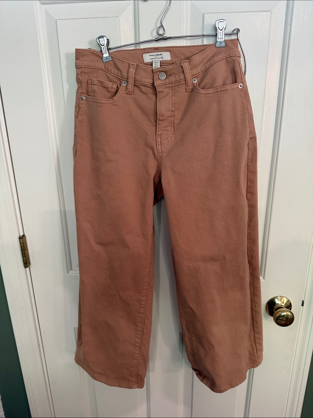Banana Republic Cropped Wide-Leg Jeans in Dusty pink